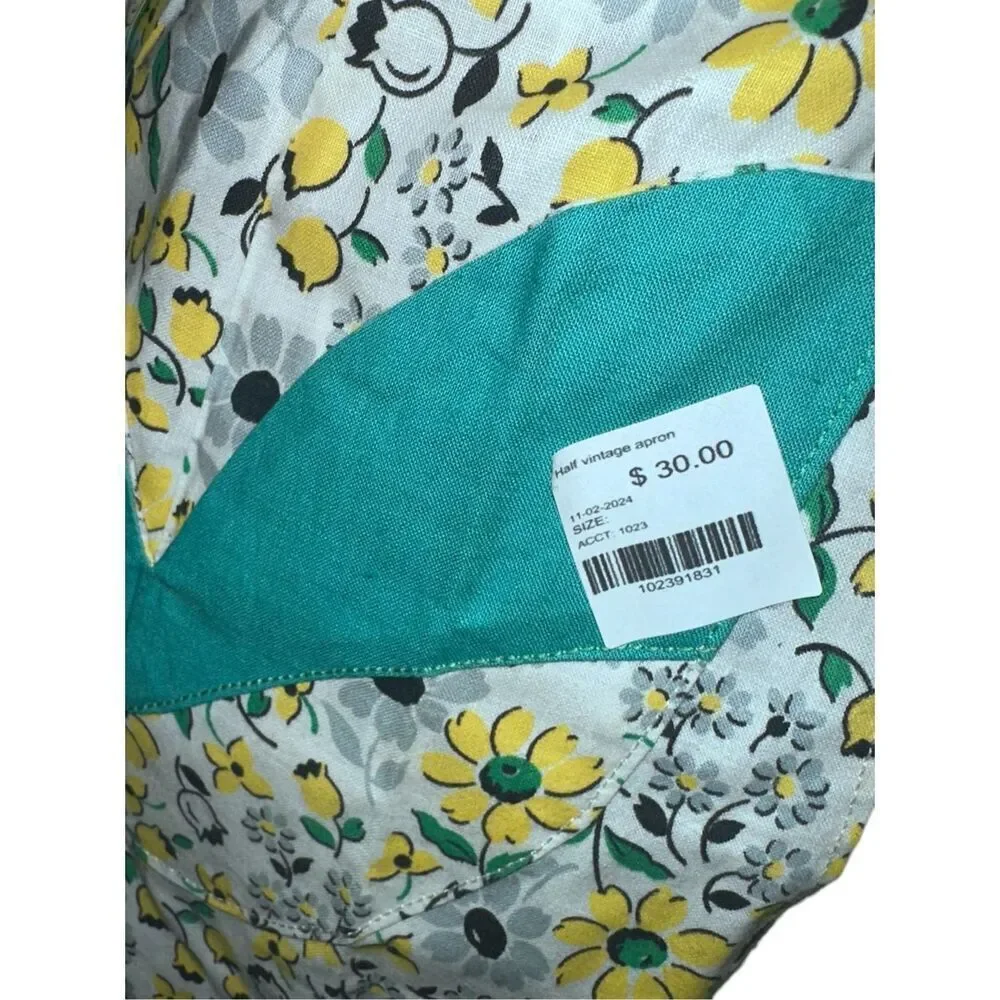 NEW WITH TAGS Womens Half VINTAGE Apron Handmade in an Alluring Retro Style Pock